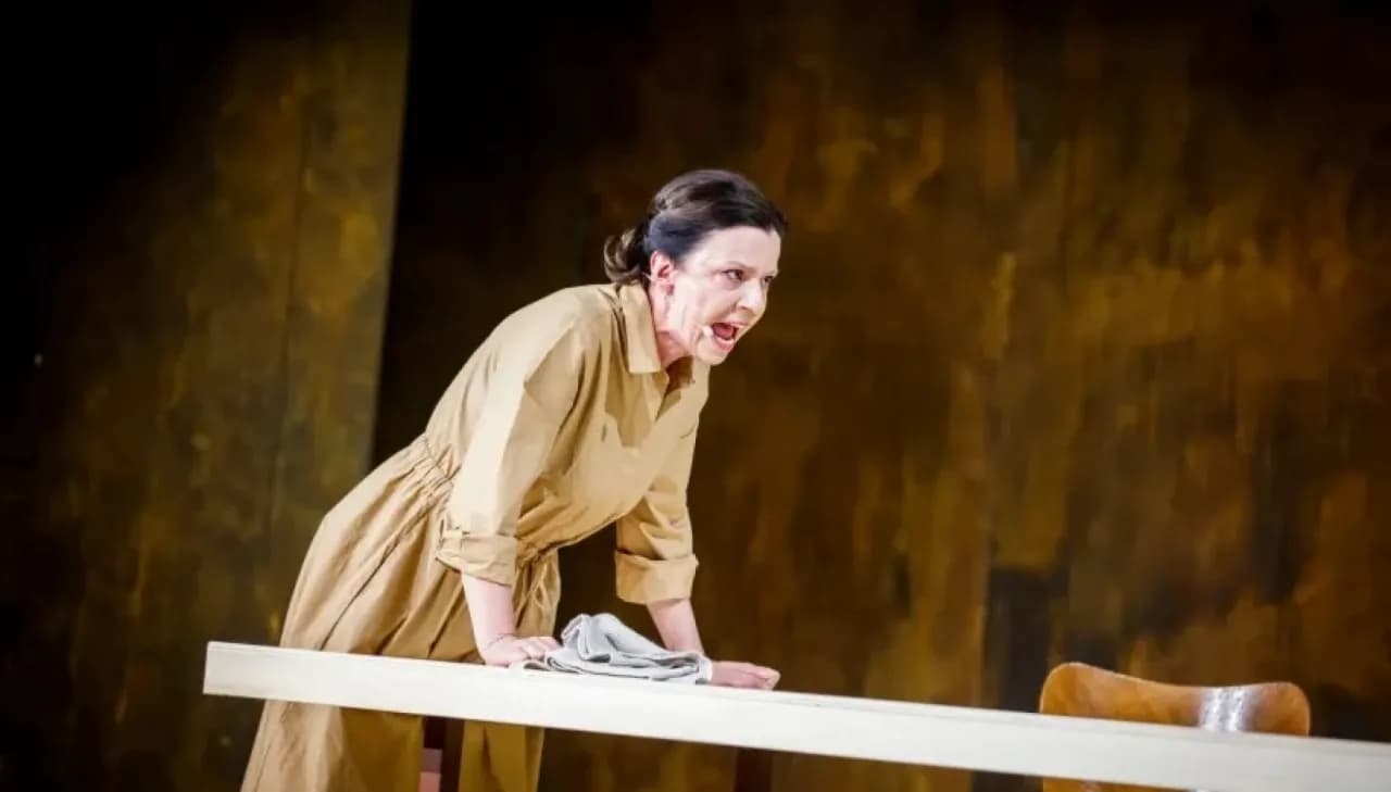 Rola reżysera teatralnego: kluczowe obowiązki i wpływ na spektakl Rola reżysera teatralnego: kluczowe obowiązki i wpływ na spektakl