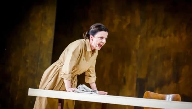 Rola reżysera teatralnego: kluczowe obowiązki i wpływ na spektakl Rola reżysera teatralnego: kluczowe obowiązki i wpływ na spektakl