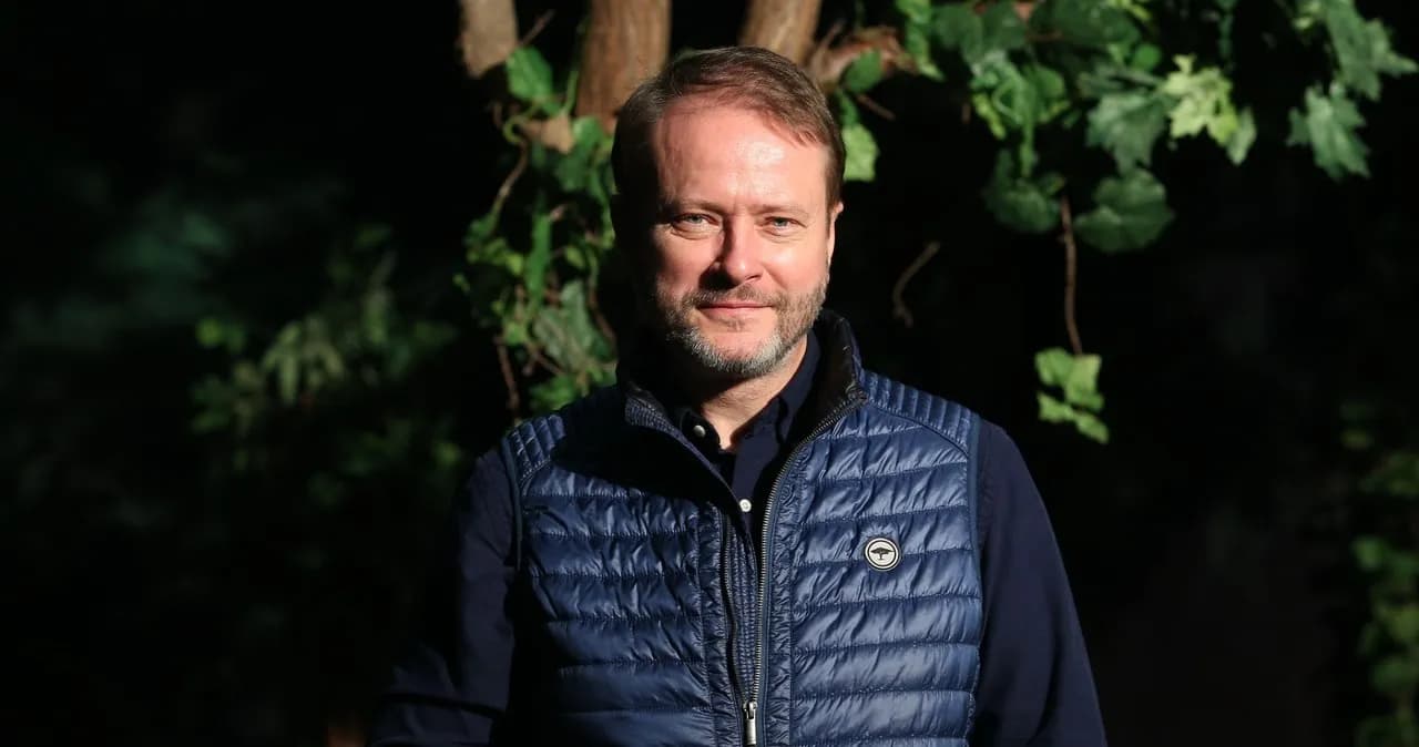 Artur Żmijewski reżyser: kontrowersje i sukcesy jego debiutu filmowego Artur Żmijewski reżyser: kontrowersje i sukcesy jego debiutu filmowego