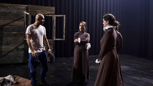 Co robi reżyser w teatrze? Odkryj tajniki jego pracy i obowiązków Co robi reżyser w teatrze? Odkryj tajniki jego pracy i obowiązków